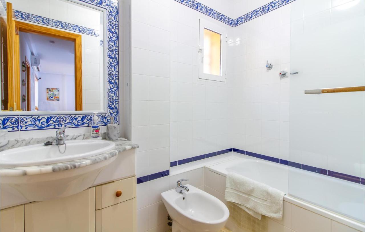 4 Bedroom Cozy Home In Pilar De La Horadada Pilar de la Horadada Exterior foto